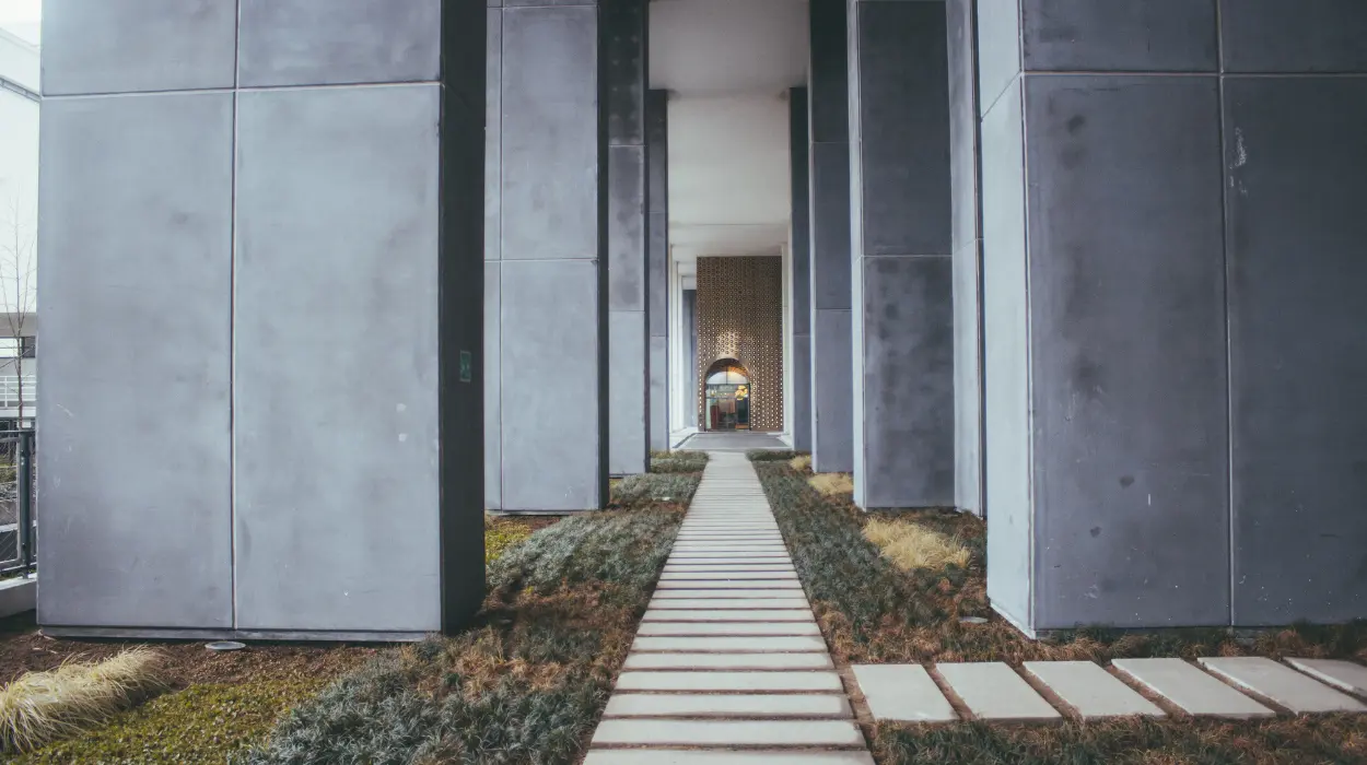 Advanced Concrete Technology: Exploring the Properties, Composition, Uses, and Testing of Modern Concrete